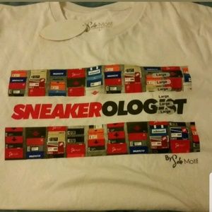 🎉FREE Sole Motif Sneakerologist Graphic Tee